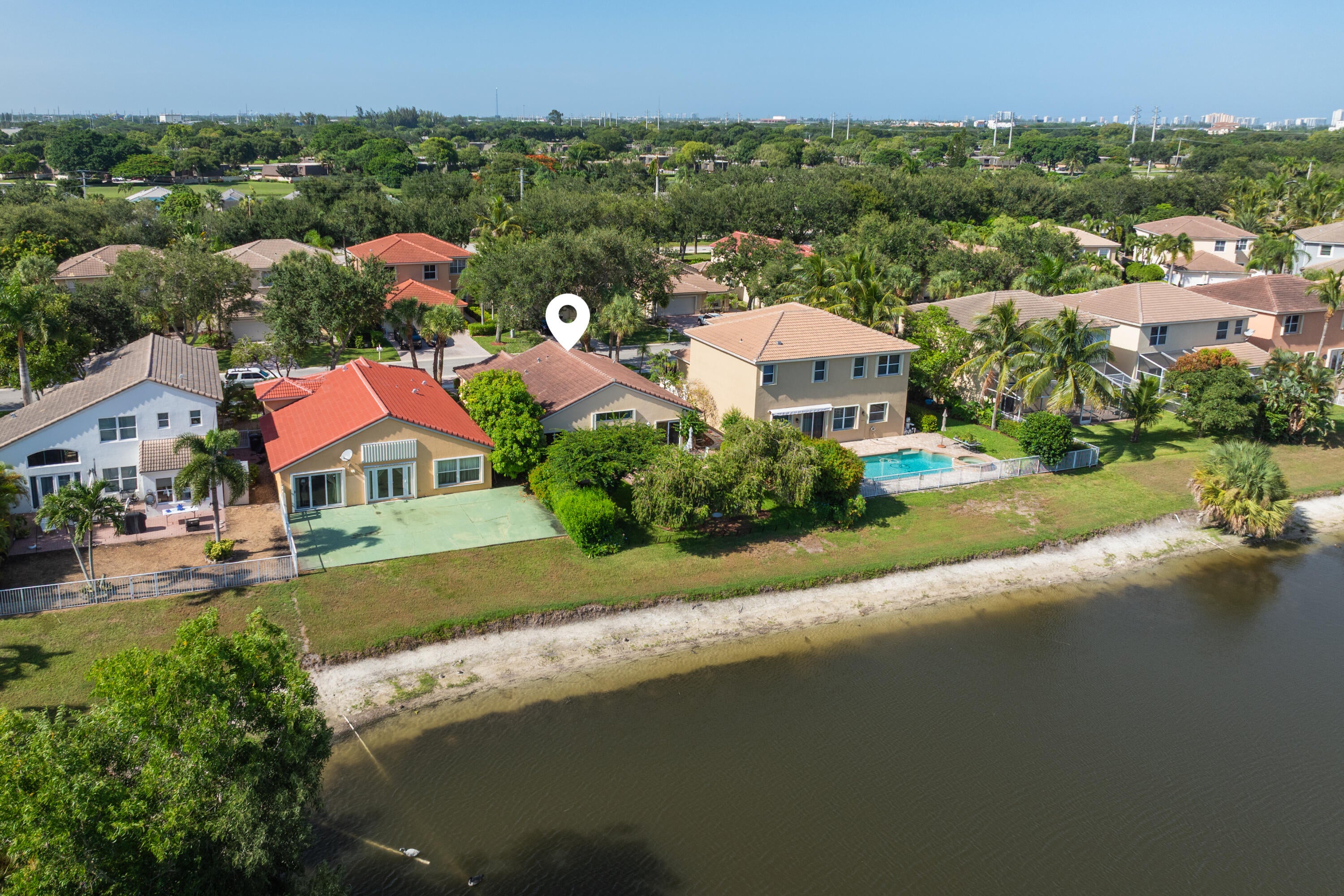 4977 Victoria Circle