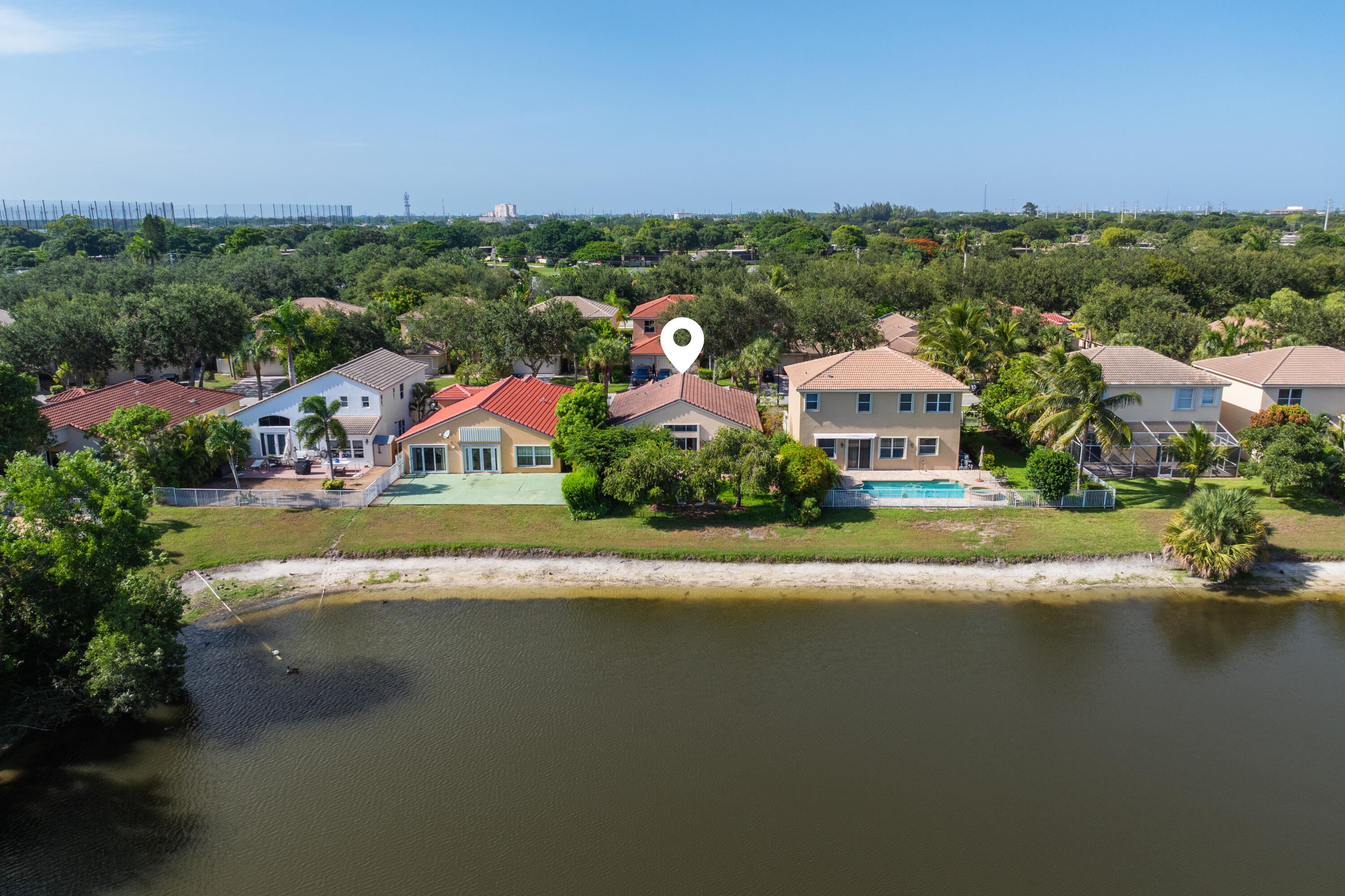 4977 Victoria Circle