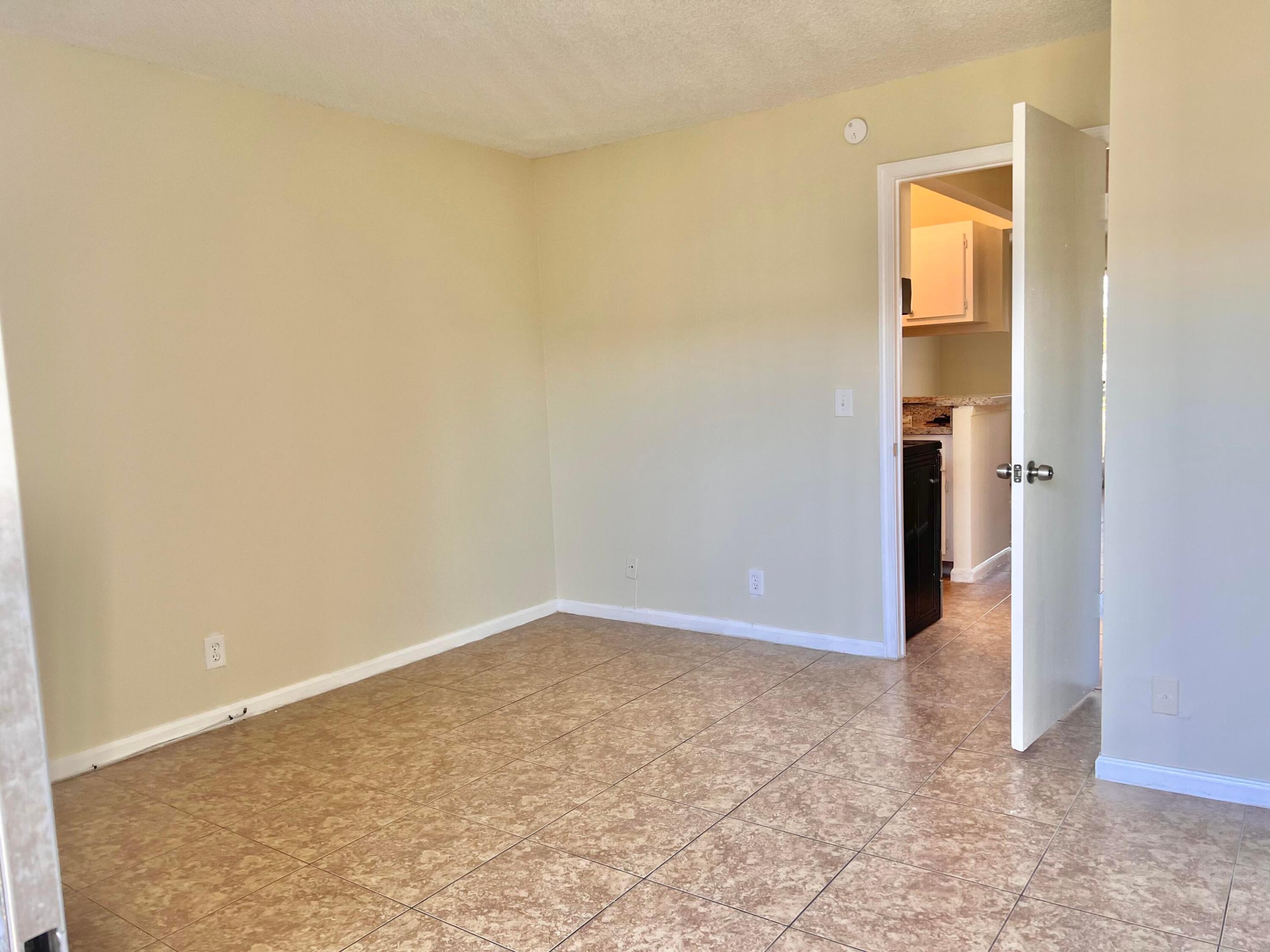 CROSS CREEK CONDO - Residential Lease