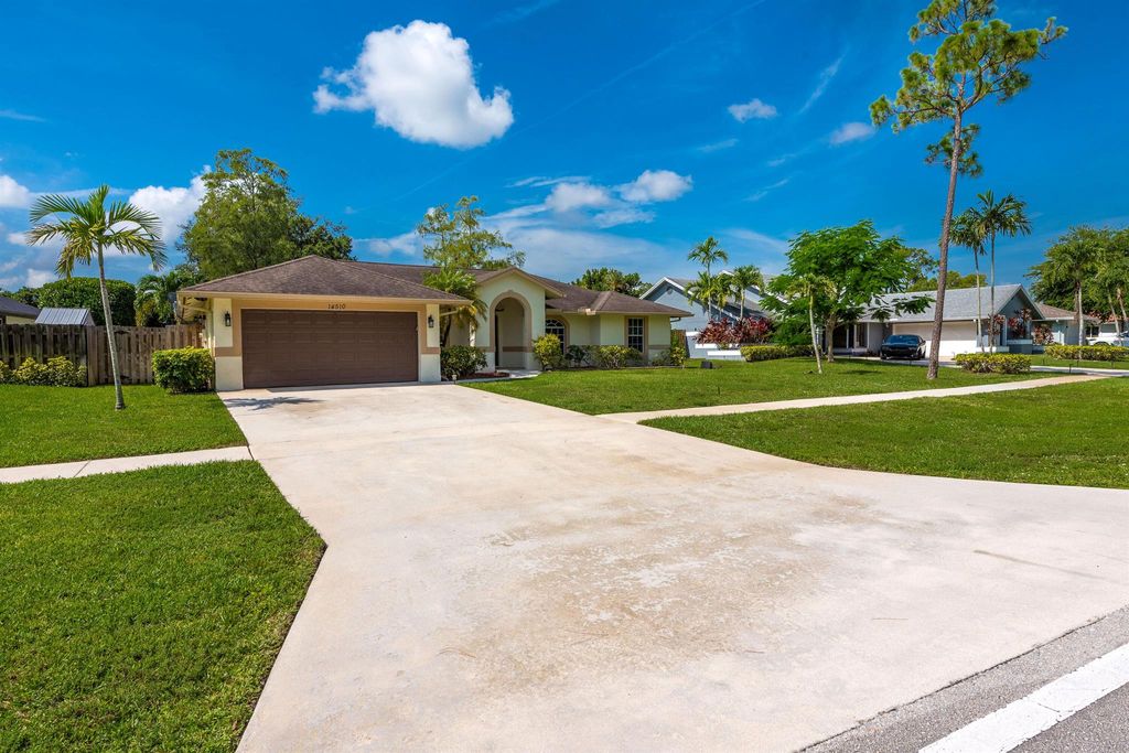 Photo of 14510 Paddock Drive, Wellington, FL 33414 (MLS # R11106133)