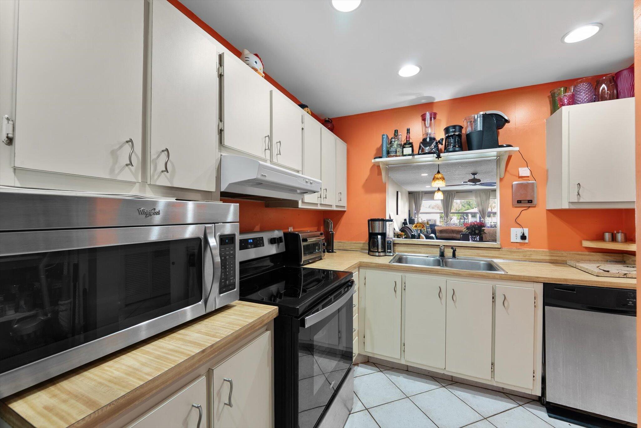 DELRAY OAKS CONDO - Residential