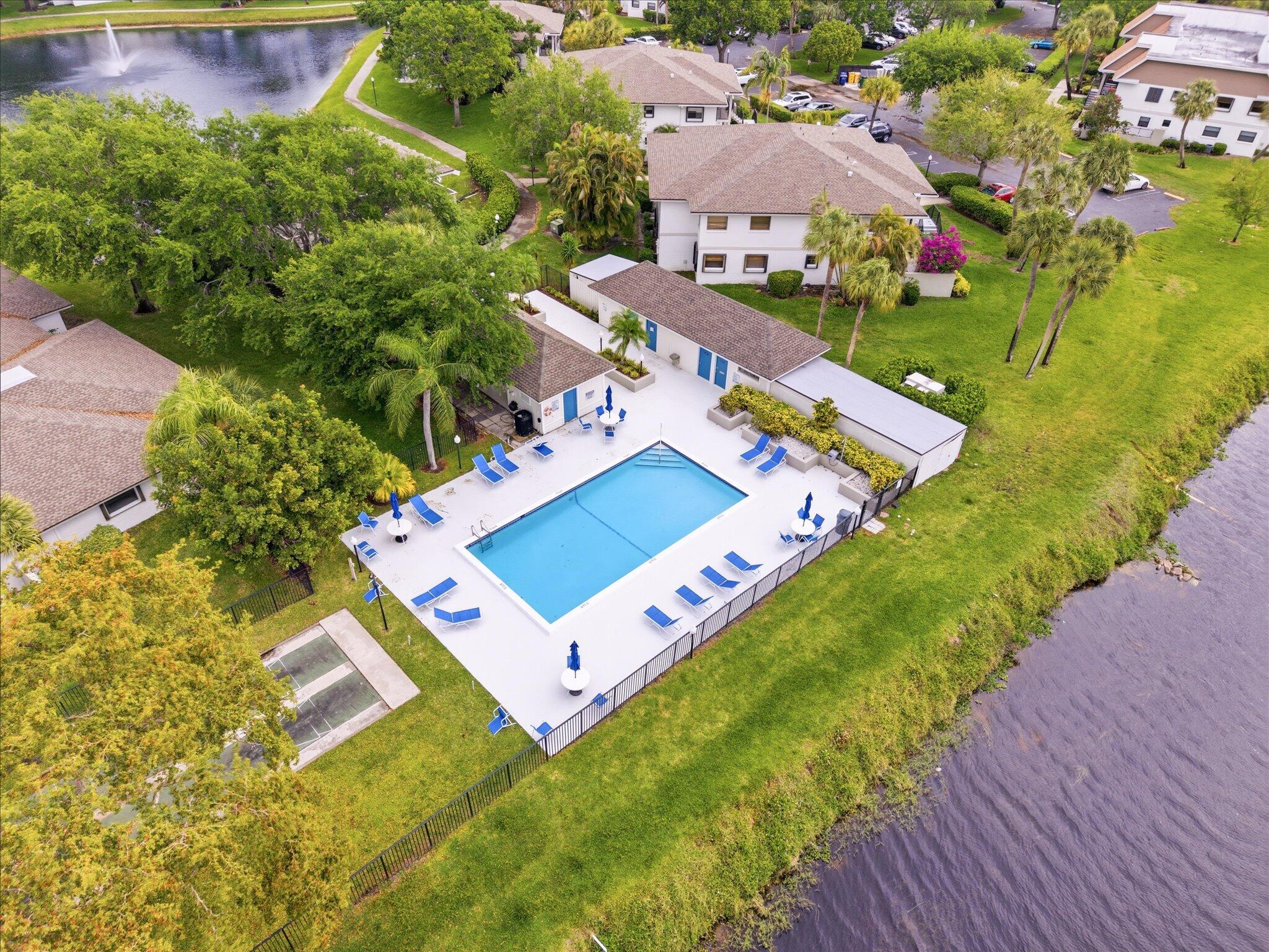 DELRAY OAKS CONDO - Residential