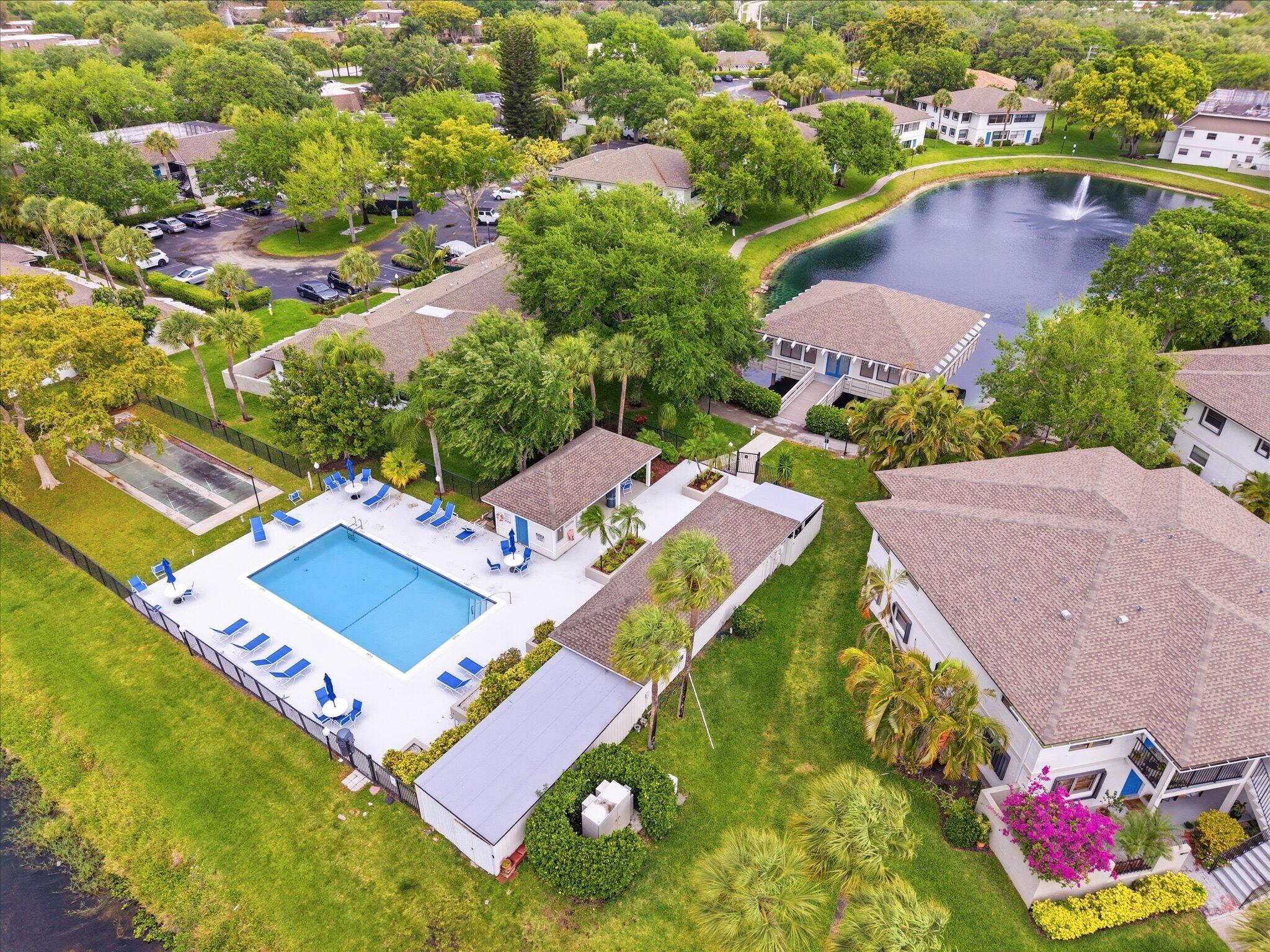 DELRAY OAKS CONDO - Residential