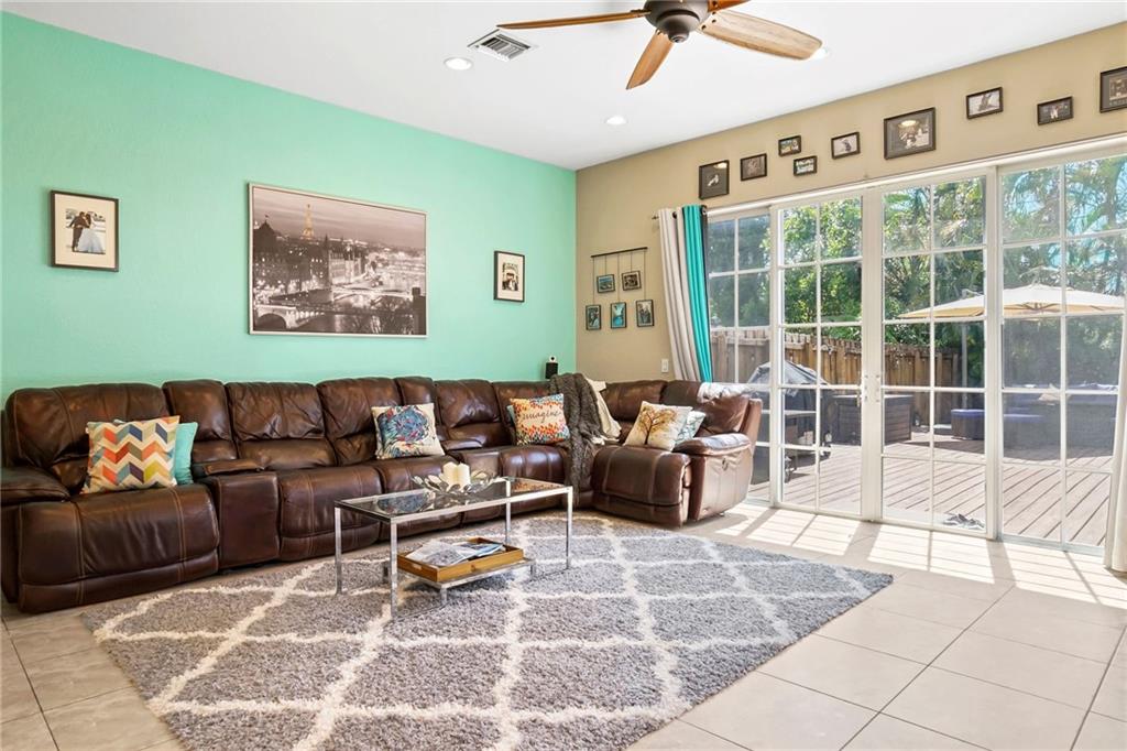 Fee simple townhouse - Residential