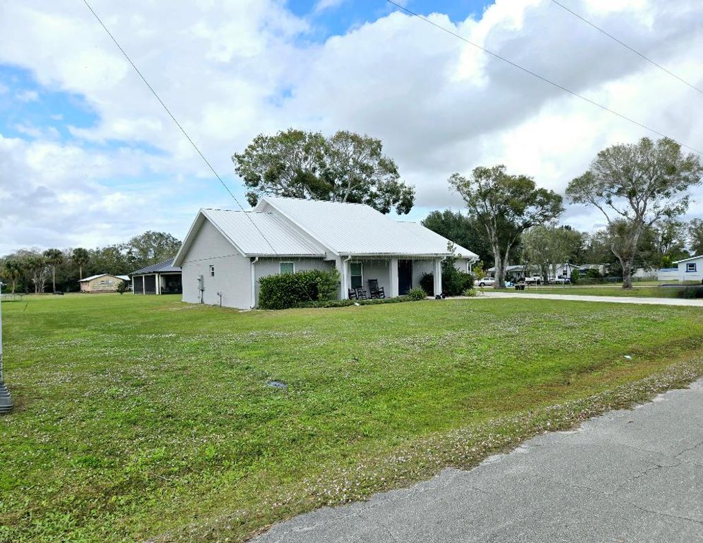 Photo of 603 NW 11th Avenue, Okeechobee, FL 34972 (MLS # R11146557)