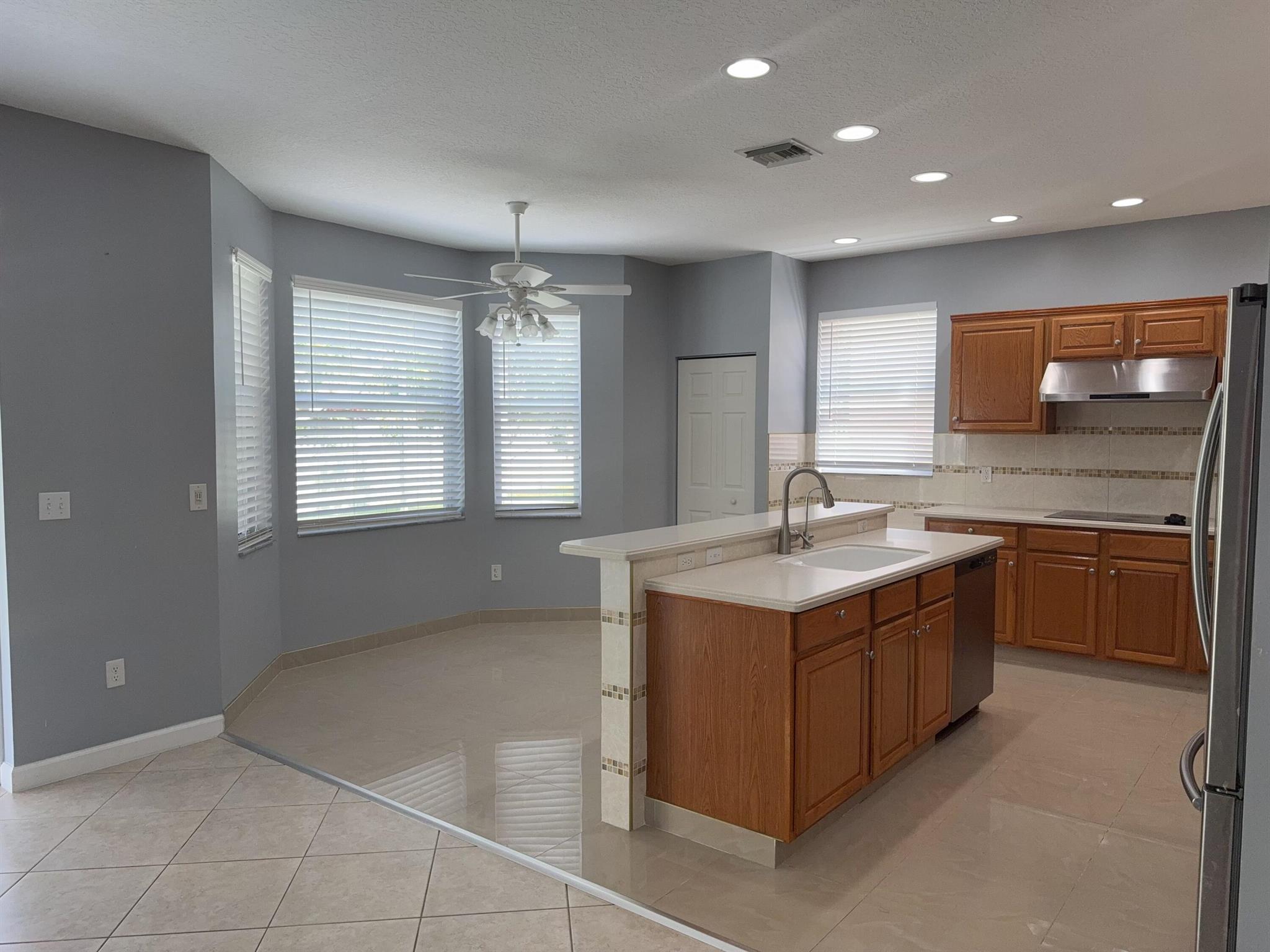 MADISON GREEN 1 PAR B - Residential Lease