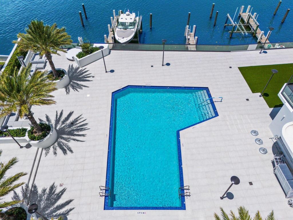 TOWER HOUSE CONDO - Residential