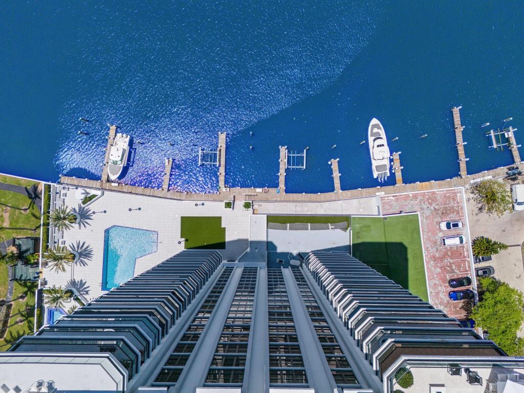 TOWER HOUSE CONDO - Residential