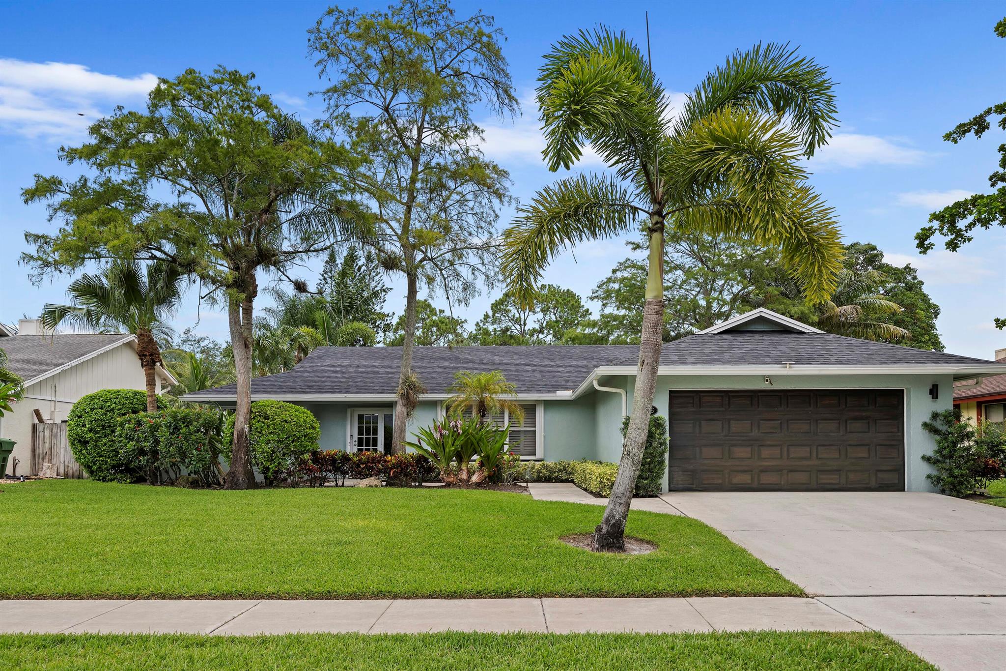 Wellington Seasonal Rental - Minutes from WEF and AGDF! Make the most of your Florida winter in this beautifully appointed 3-bedroom, 2-bath seasonal rental located just 3 miles from the WEF and AGDF..This spacious home features a split floor plan, a private backyard perfect for relaxing or entertaining, and a dog-friendly policy so your furry companion can join the fun!Fully furnished & move-in readyBright, open layout with all the essentialsPeaceful neighborhood close to WEF, shopping, and diningBackyard ideal for enjoying the Florida sunshineWhether you're here for the equestrian season or just looking for a warm escape, this home has everything you need to enjoy your winter in comfort and style.Also available as an annual rental.