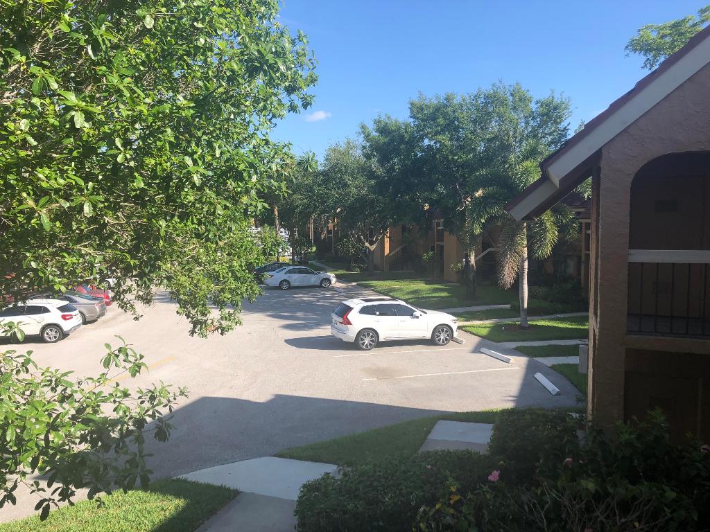 GREEN LAKES CONDO 1 THRU 21 OR3248P1 - Residential