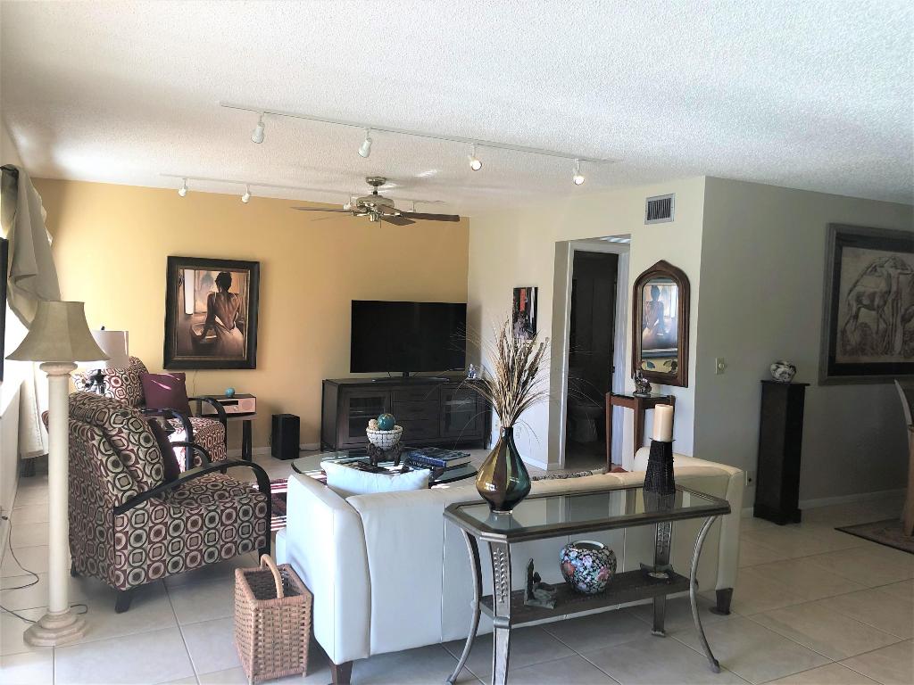 GREEN LAKES CONDO 1 THRU 21 OR3248P1 - Residential