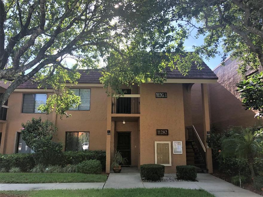 !!! ESTATE SALE WITH APPROVED APROVATE!!!  Turnkey Updated 2 Bed 2 Bath Condo Now 1 bedroom plus den that can be easily convert to second bedroom,  this unit feature all tile floors,  laminated wood in the master bedroom, updated kitchen and second bathroom, laundry room, The spacious master suite features  3 closets including a nice size walk-in closet,  tub/shower combo the master bath
Master bedroom has   access to the screened patio, 2018 A/C unit and additional large outside storage closet. The Unit can be bought furnished or unfurnished 
Green Lake is located within the country club community of Indian Springs this manned, gated community has 24/7 security rowing guards. No membership is required. But if you enjoy golf and tennis, check into joining the Indian Springs Country Club;