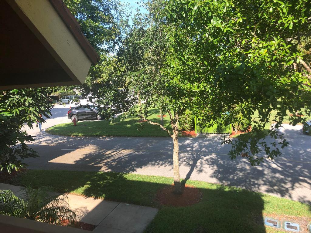 GREEN LAKES CONDO 1 THRU 21 OR3248P1 - Residential