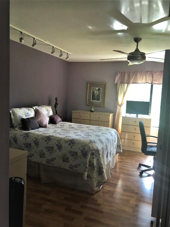 GREEN LAKES CONDO 1 THRU 21 OR3248P1 - Residential