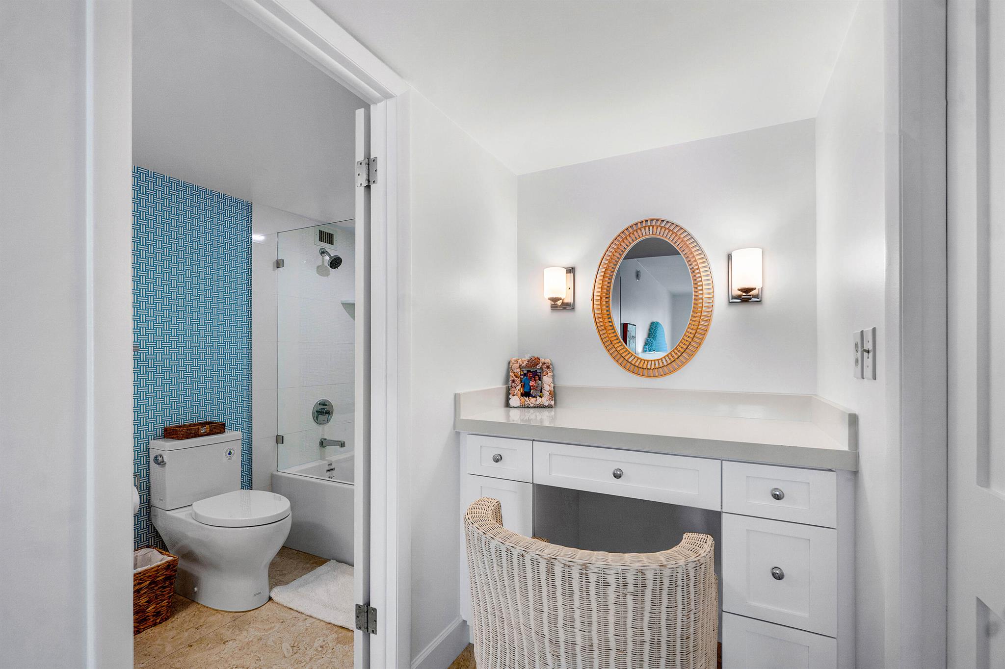 LA PALMA CONDO - Residential