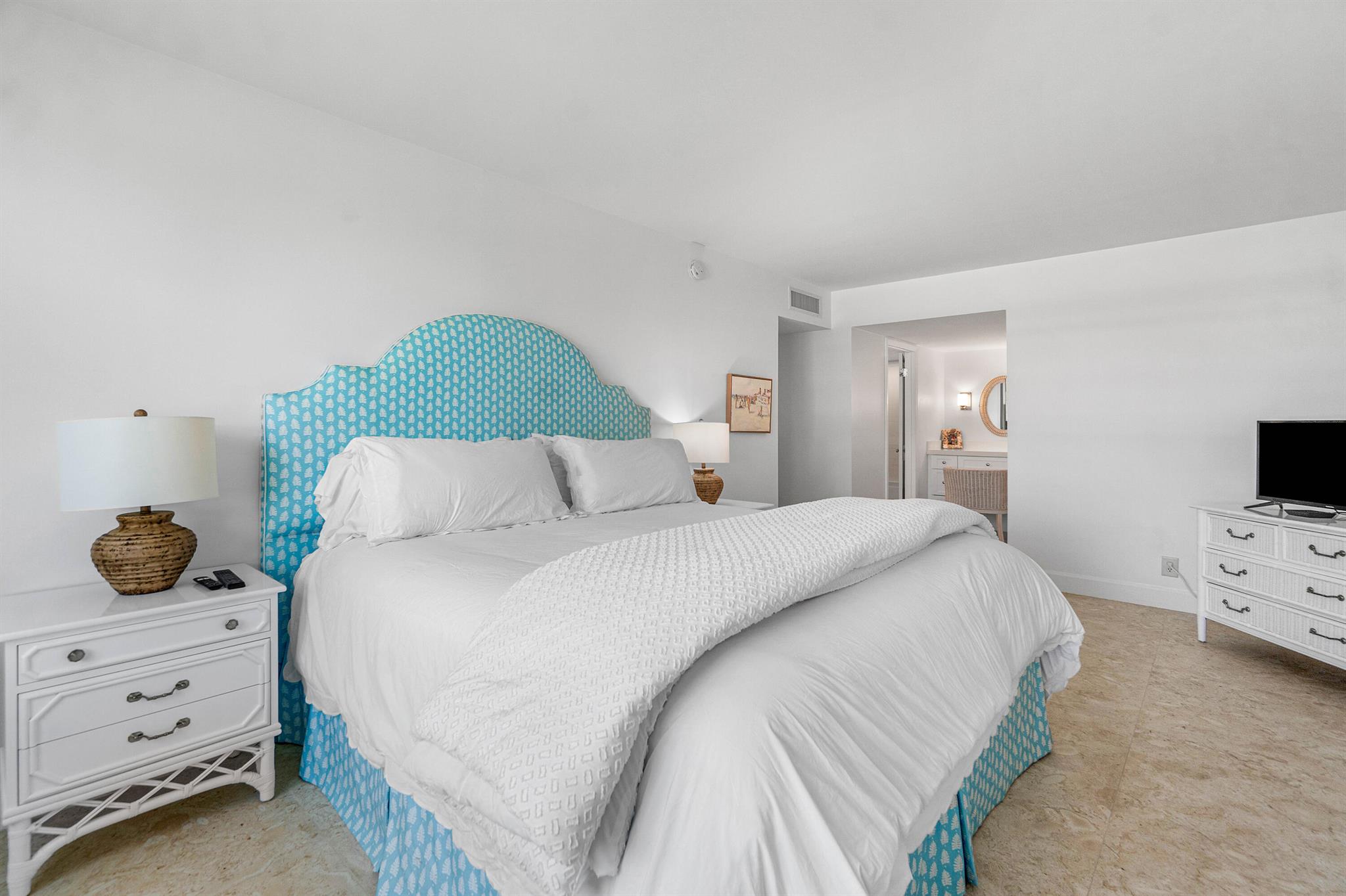 LA PALMA CONDO - Residential