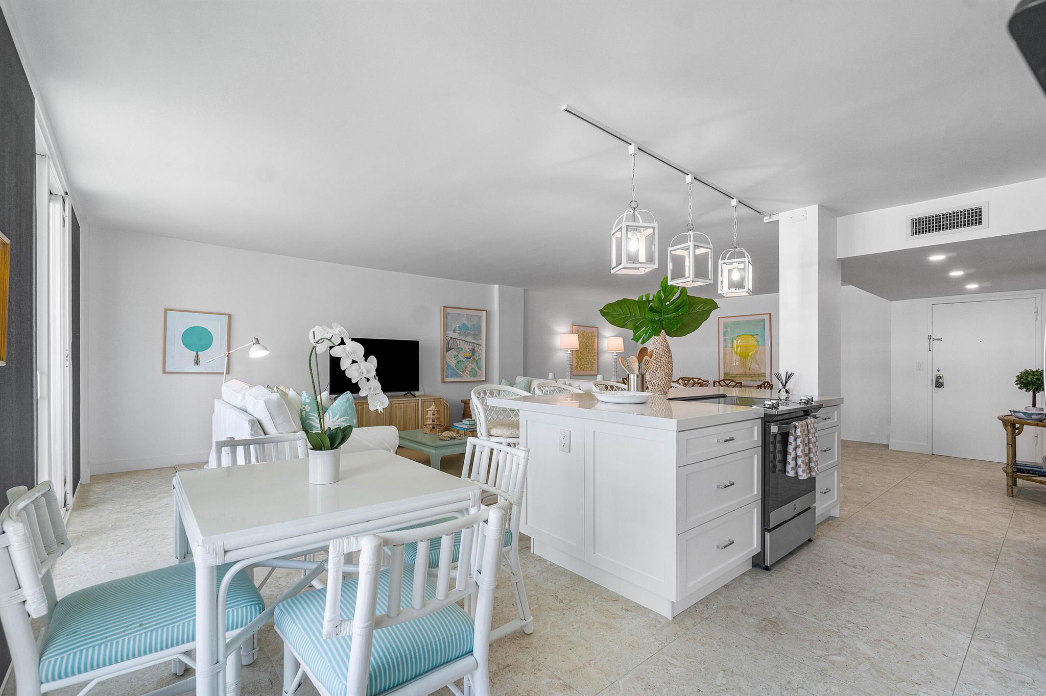 LA PALMA CONDO - Residential