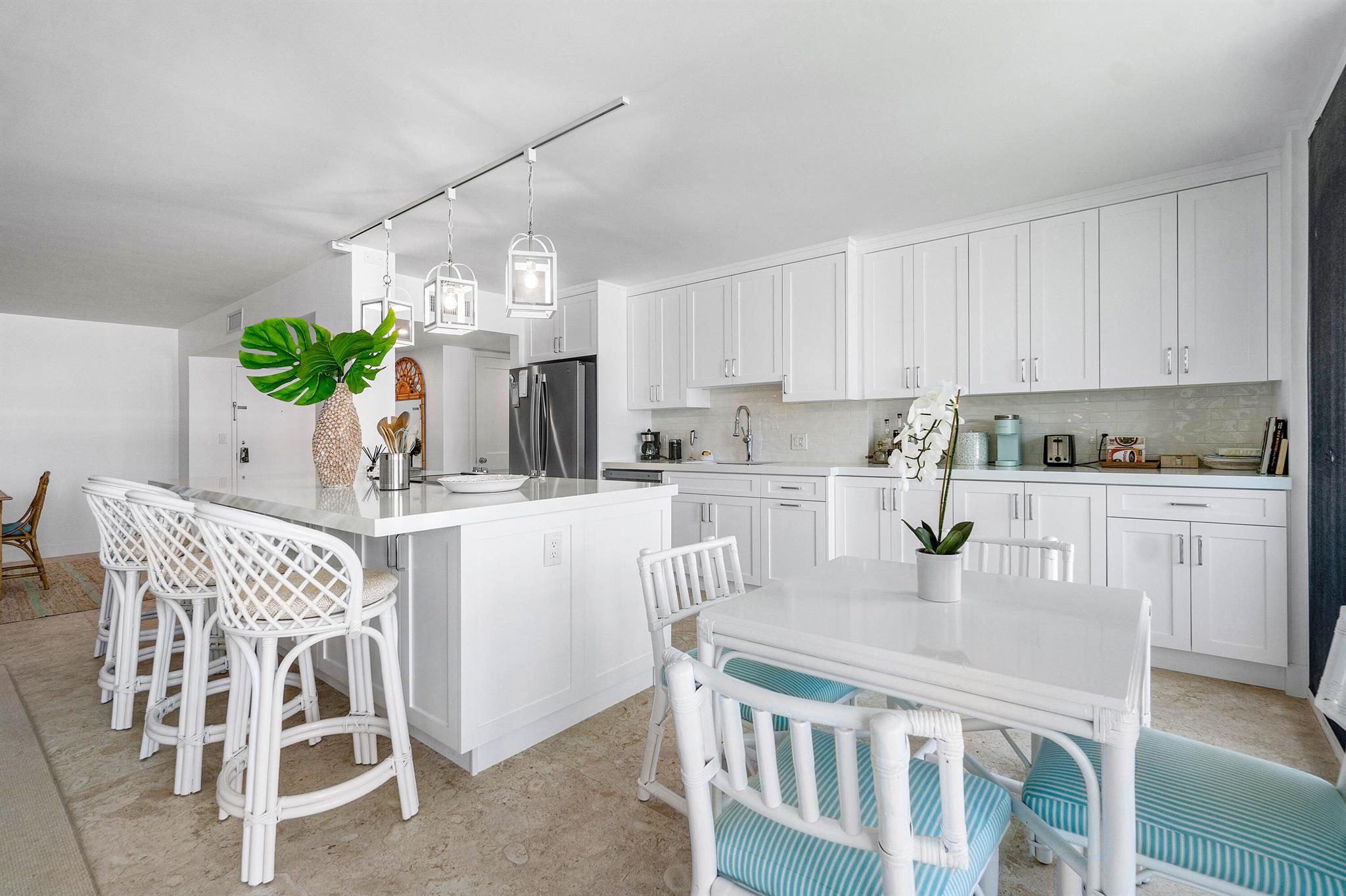 LA PALMA CONDO - Residential