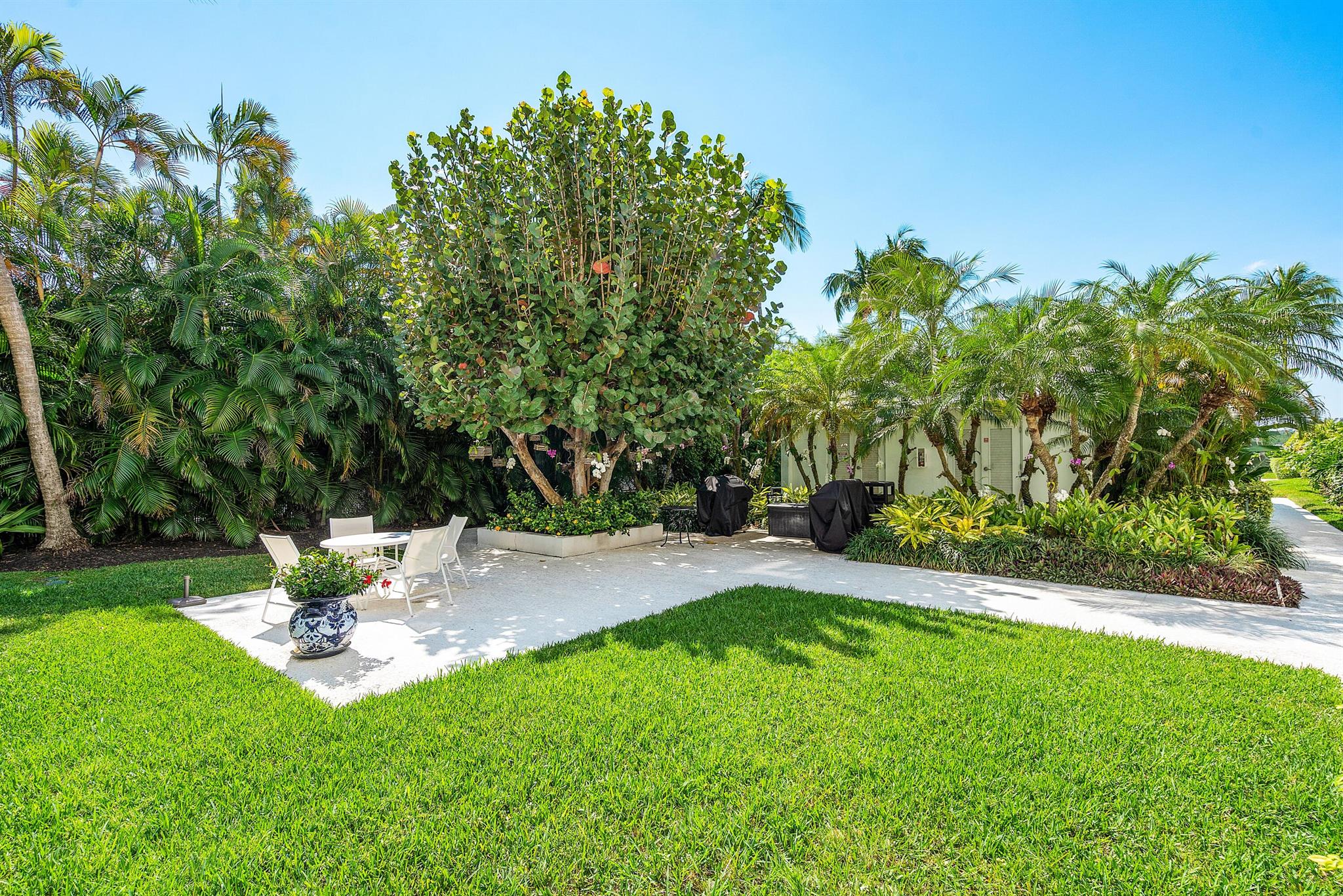 LA PALMA CONDO - Residential