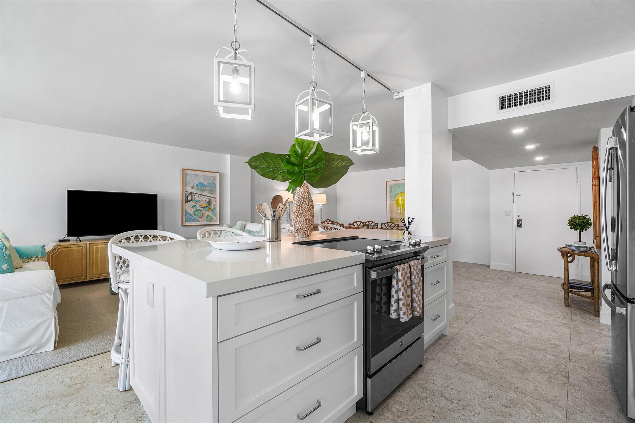 LA PALMA CONDO - Residential