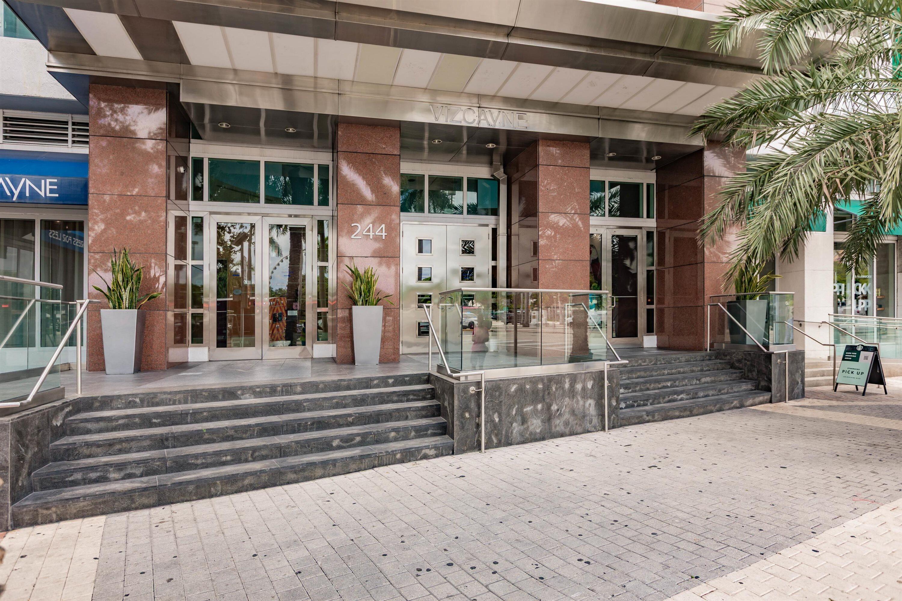 Vizcayne North is an amazing 49 stories high rise in the heart of Downtown Miami overlooking Bayfront Park and the beautiful Biscayne Bay it's also walking distance from Bayside marketplace, countless restaurants and night life, minutes away from South Beach and Wynwood which is one of the city's most happening districts. Building includes an amazing deck, spa on the 8th floor, movie theater, clubroom, state of the art fitness center, 24/7 valet and security and covered parking. 2bed/2bath, bay view, stainless steel appliances, granite in kitchen, marble in baths and in unit washer/dryer. Central location near Miami Dade Collage, Bayside Marketplace, museums, opera house, restaurants, Whole Foods and Brickell area.