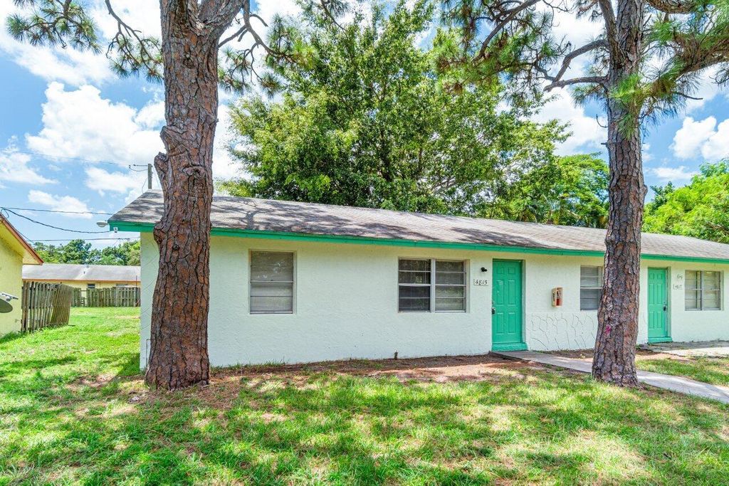 Photo of 4815 Gulfstream Road, Lake Worth, FL 33461 (MLS # R11091247)