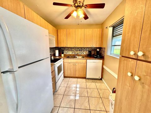 64 Canterbury C West Palm Beach FL 33417