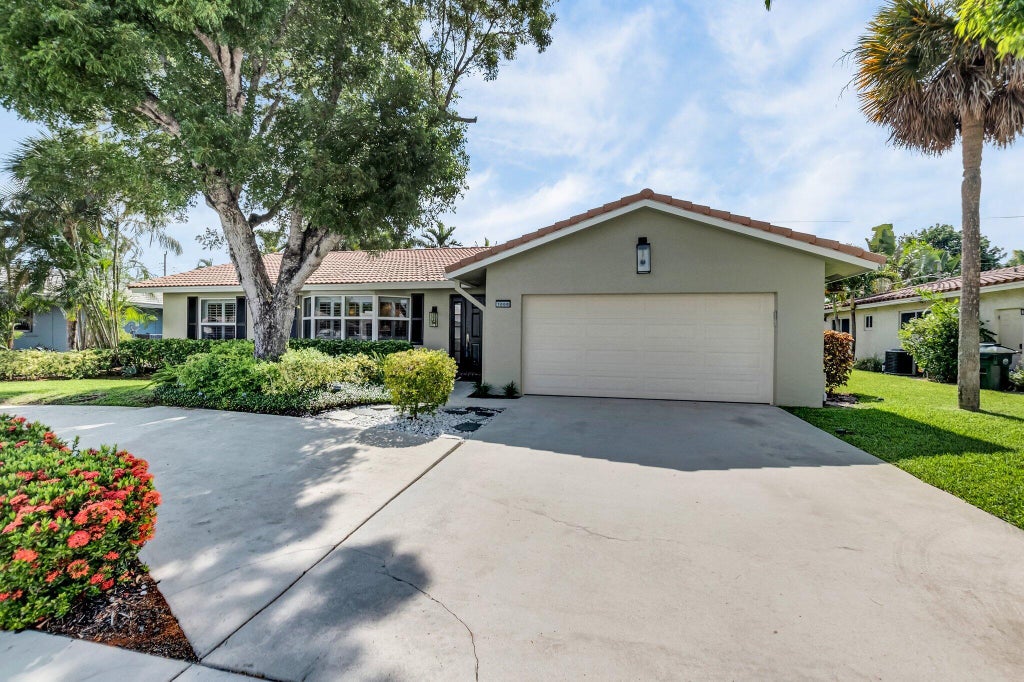 Photo of 1008 SW 12TH Avenue, Boca Raton, FL 33486 (MLS # B26069672)