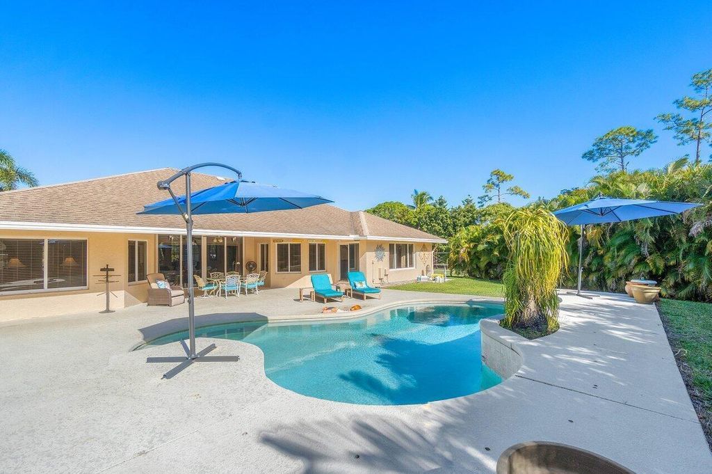 Photo of 17150 N 89th Pl Place N, Loxahatchee, FL 33470 (MLS # B26033314)