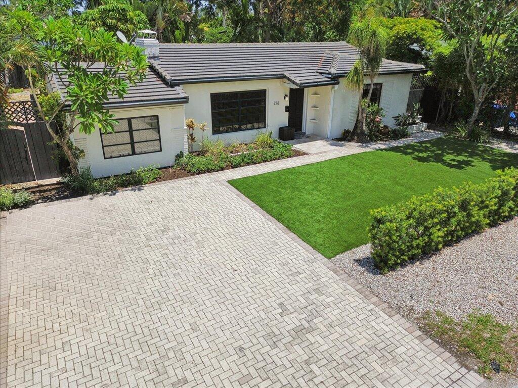 738 NE 16TH Avenue