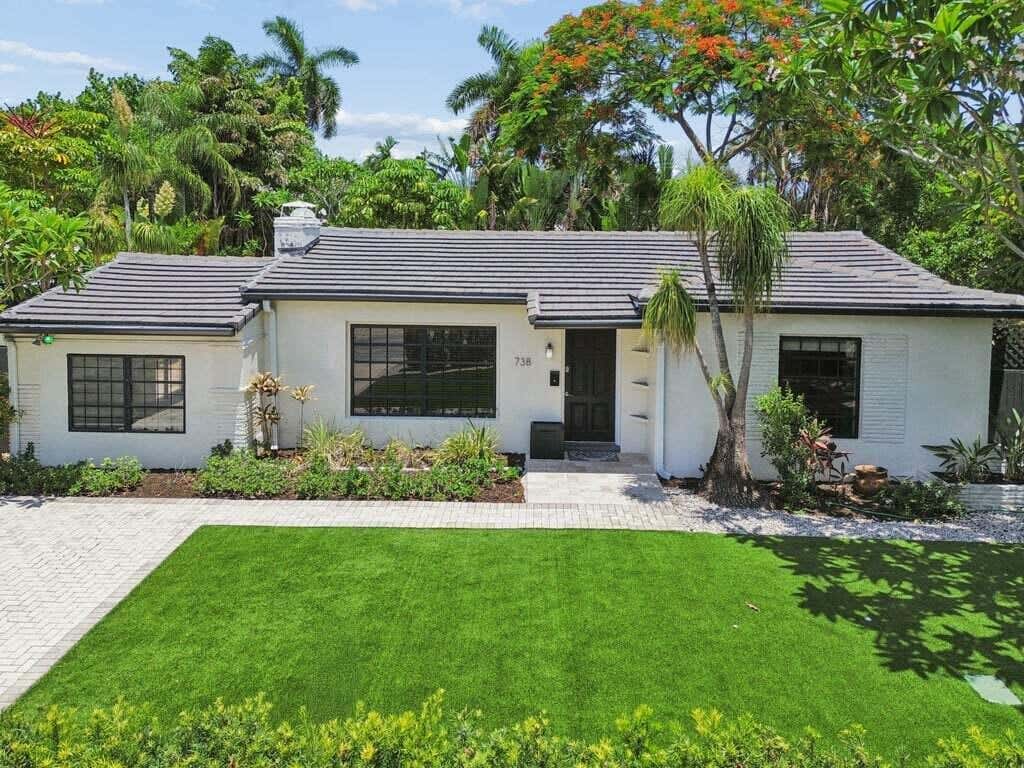 Photo of 738 NE 16TH Avenue, Fort Lauderdale, FL 33304 (MLS # B26057829)