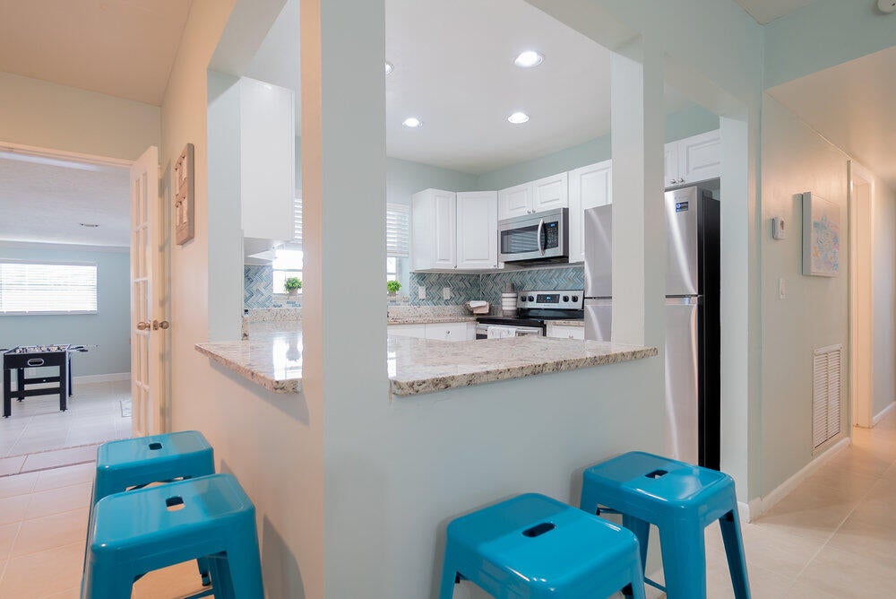 Photo of 1424 Willow Road, Palm Springs, FL 33406 (MLS # R11018069)