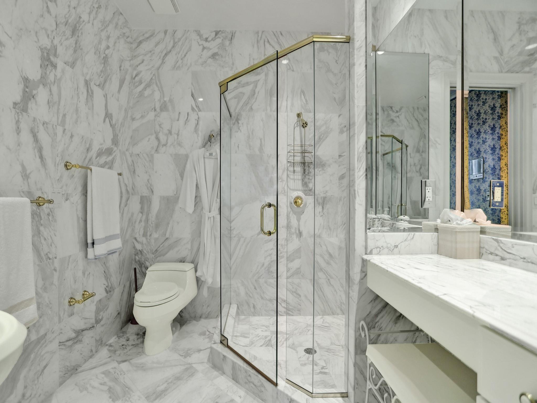 Bay Colony - Residential