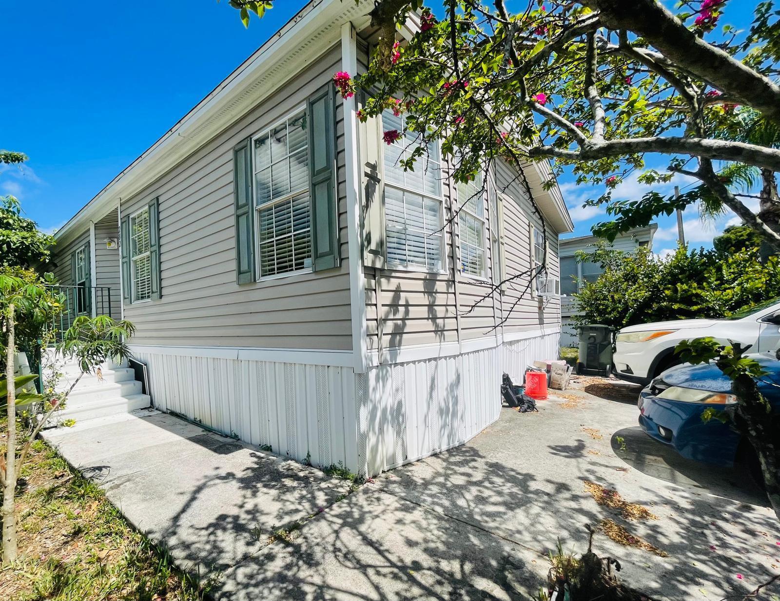 6800 NW 39th Avenue 282