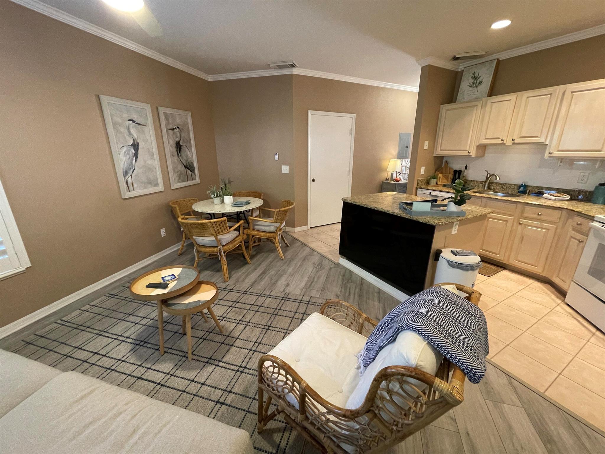 GOLF VILLAS II CONDOMINIU - Residential Lease