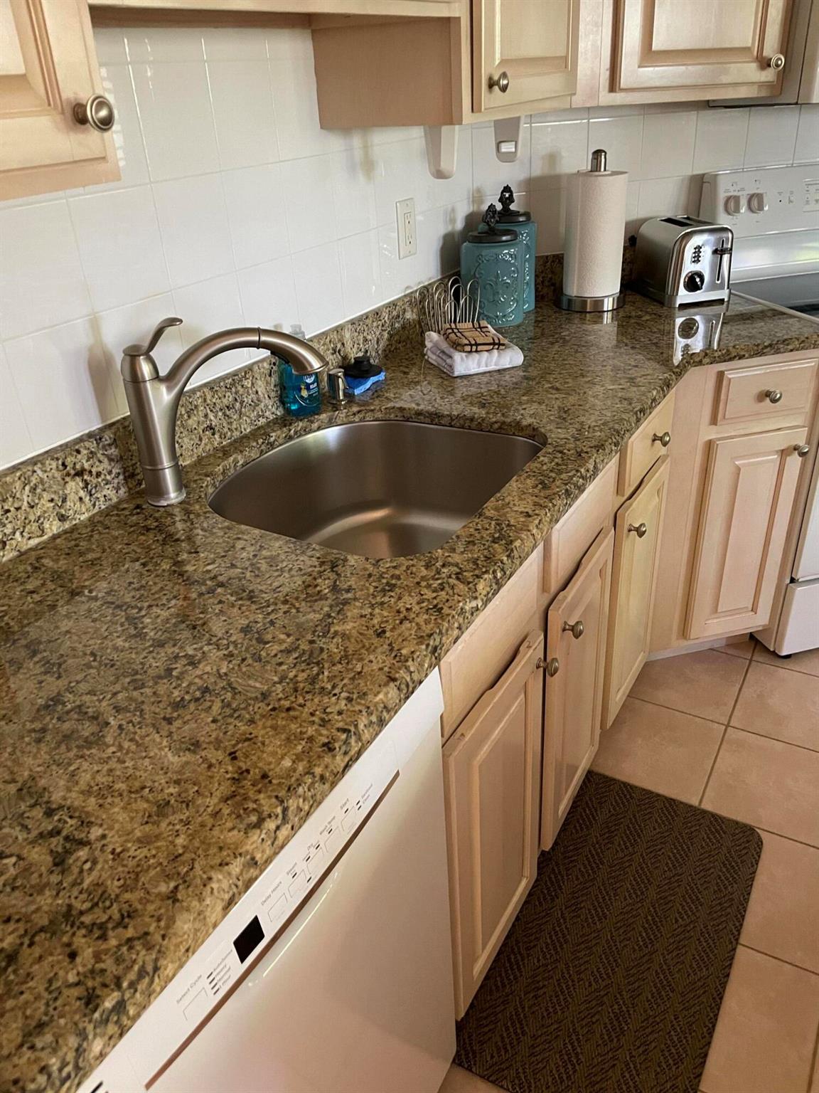 GOLF VILLAS II CONDOMINIU - Residential Lease