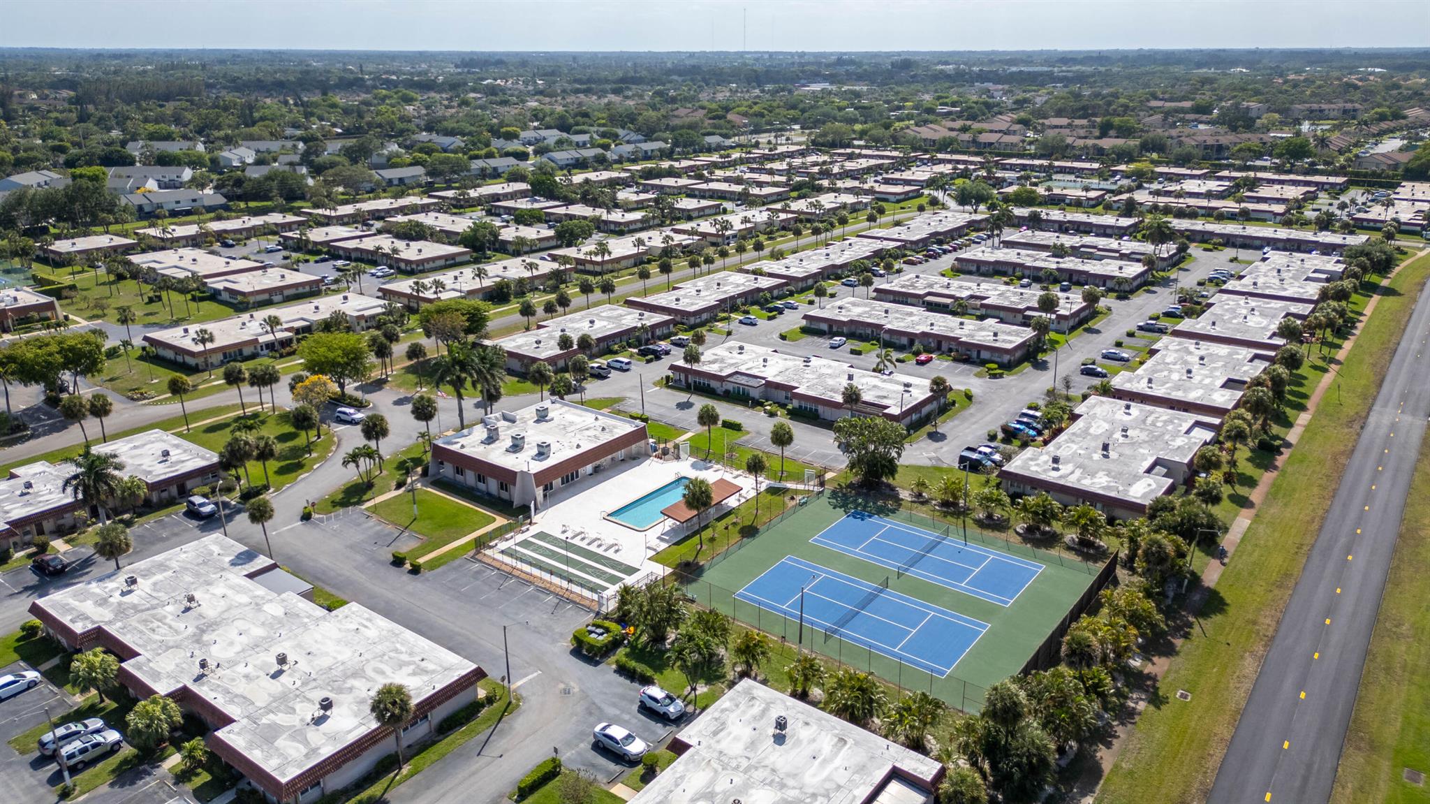 CRESTHAVEN CONDO TOWNHOMES SEC 2 - Residential