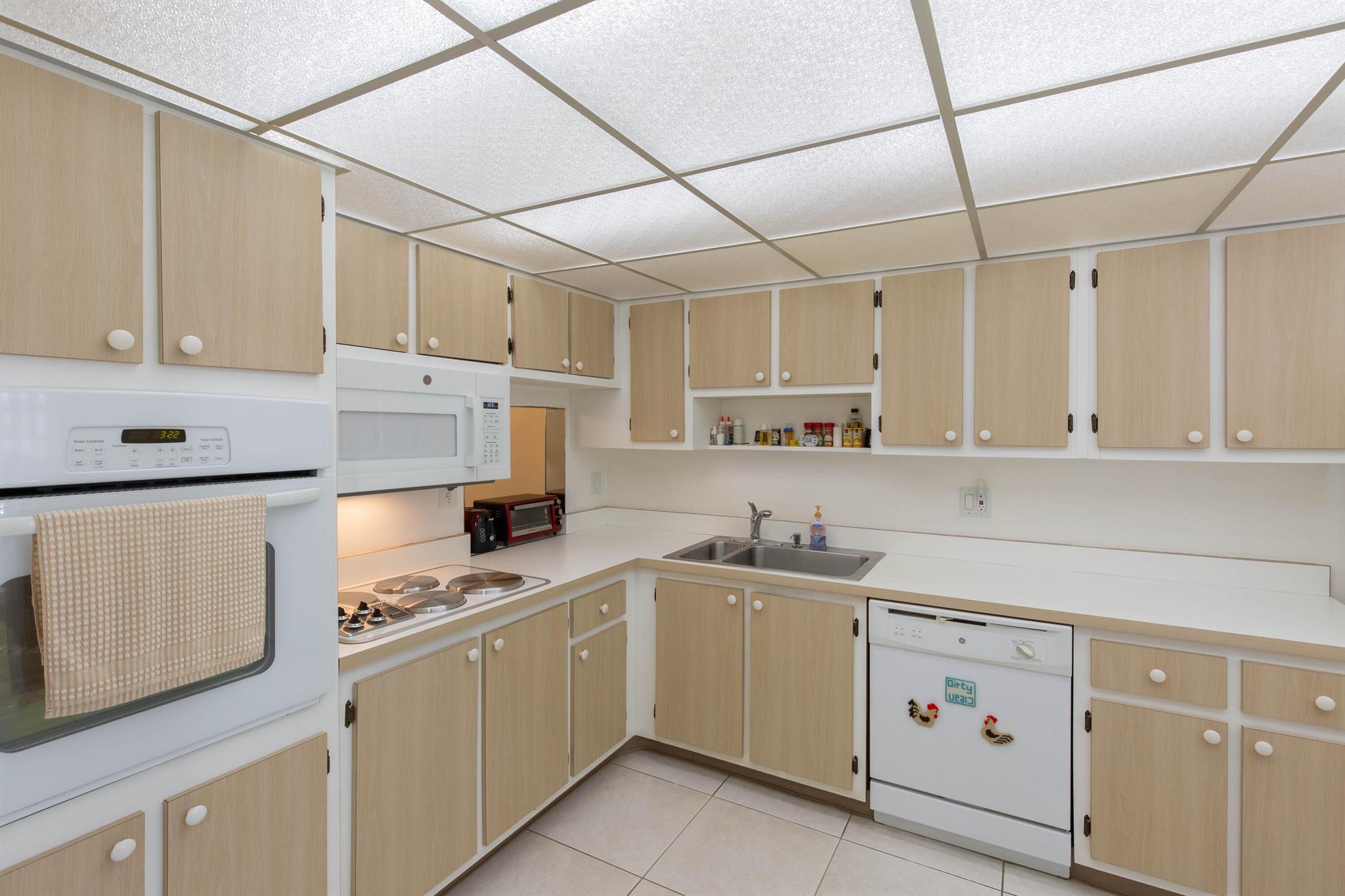 CRESTHAVEN CONDO TOWNHOMES SEC 2 - Residential