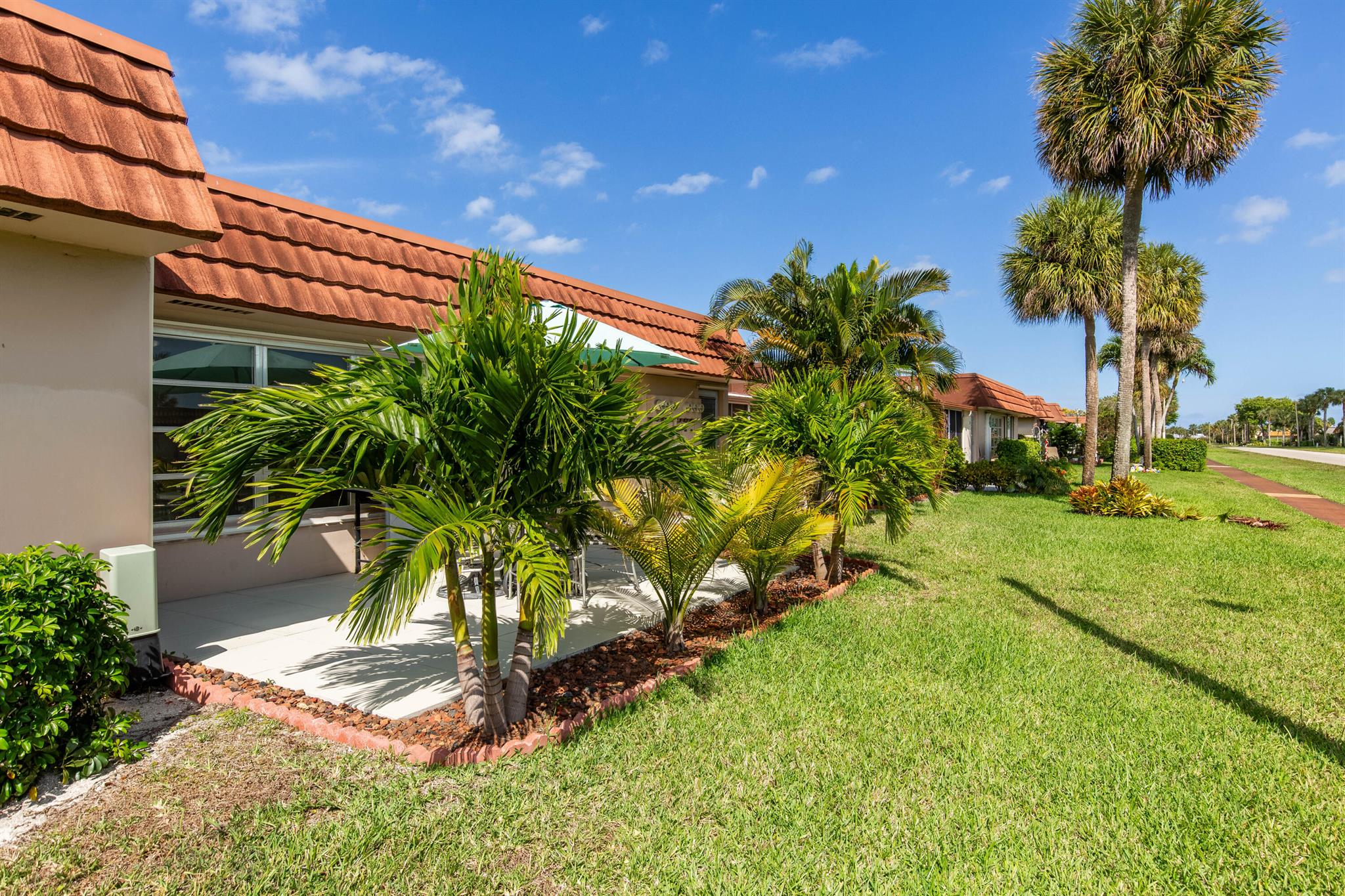 CRESTHAVEN CONDO TOWNHOMES SEC 2 - Residential