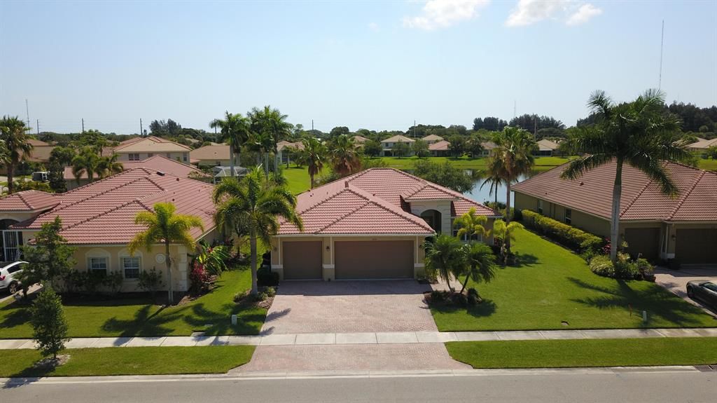 Photo of 822 Bent Creek Drive Dr, Fort Pierce, FL 34947 (MLS # R10809933)