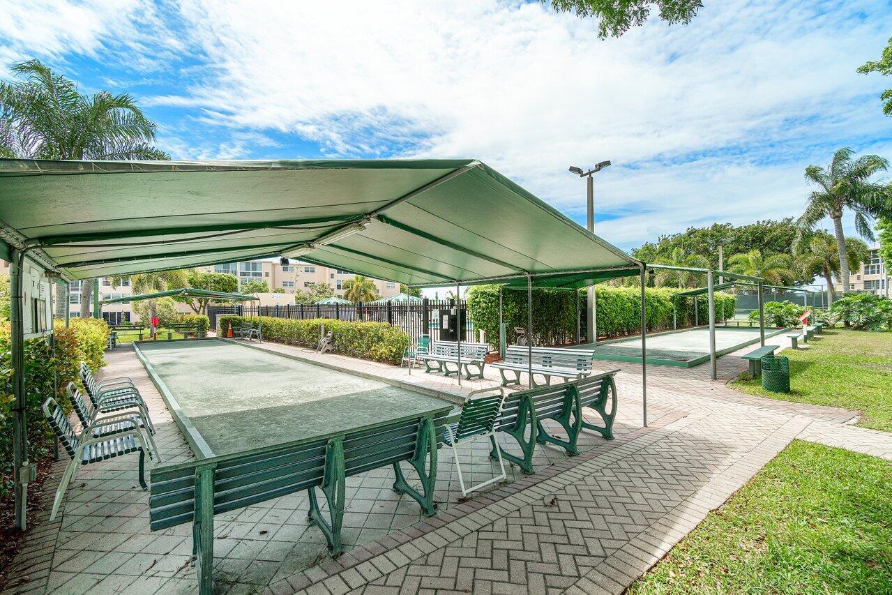 VILLAGE ROYALE - Residential Lease