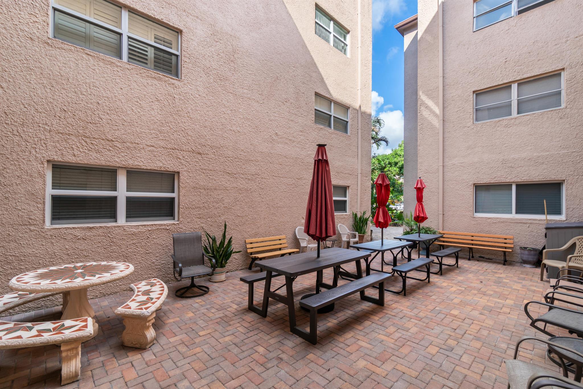 VILLAGE ROYALE - Residential Lease