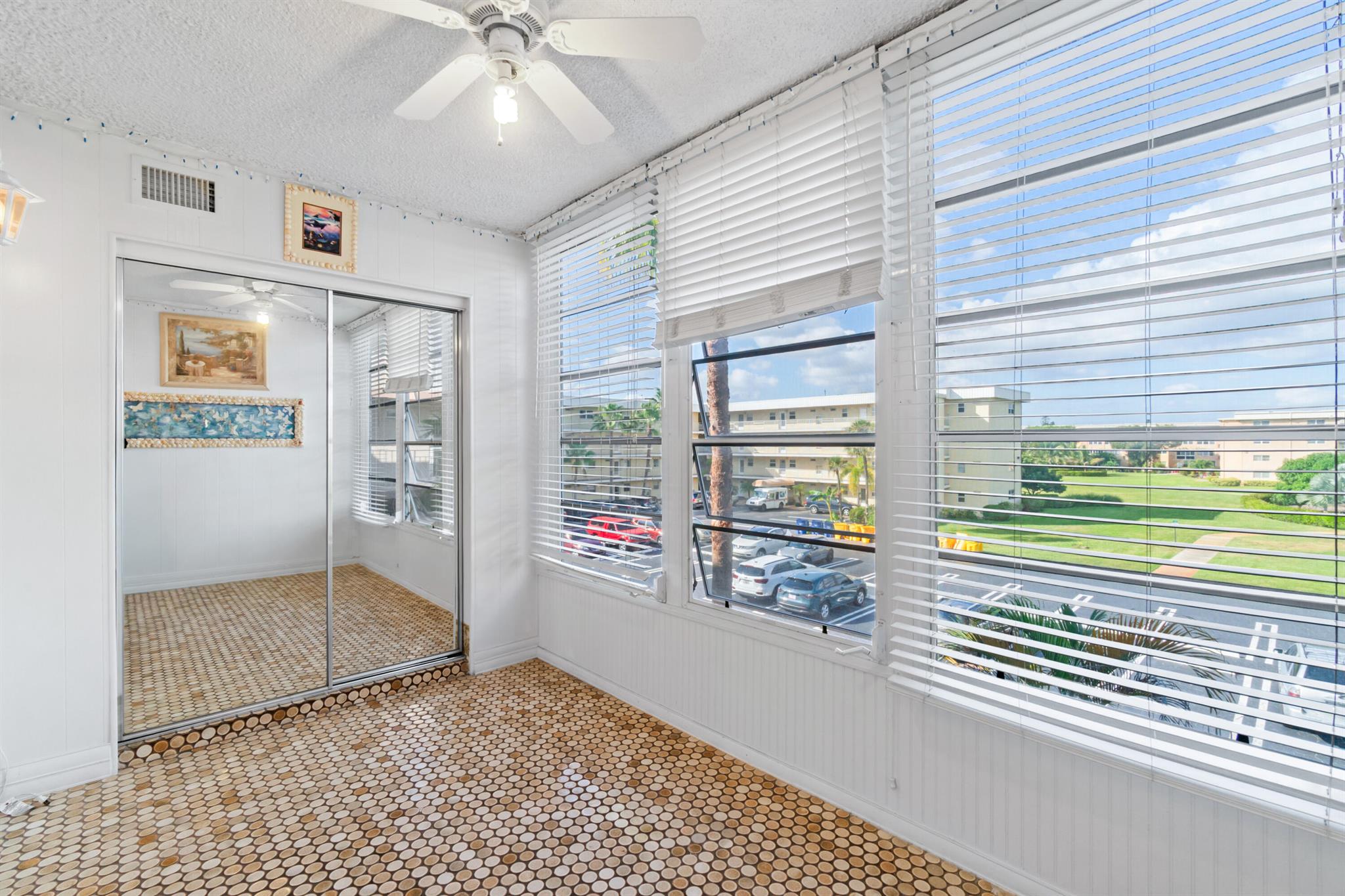 VILLAGE ROYALE - Residential Lease