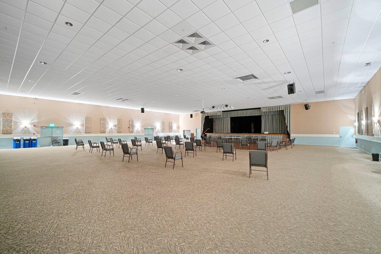 VILLAGE ROYALE - Residential Lease