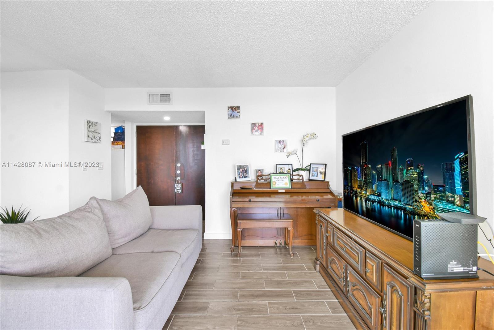 11800 SW 18th Street 508-4