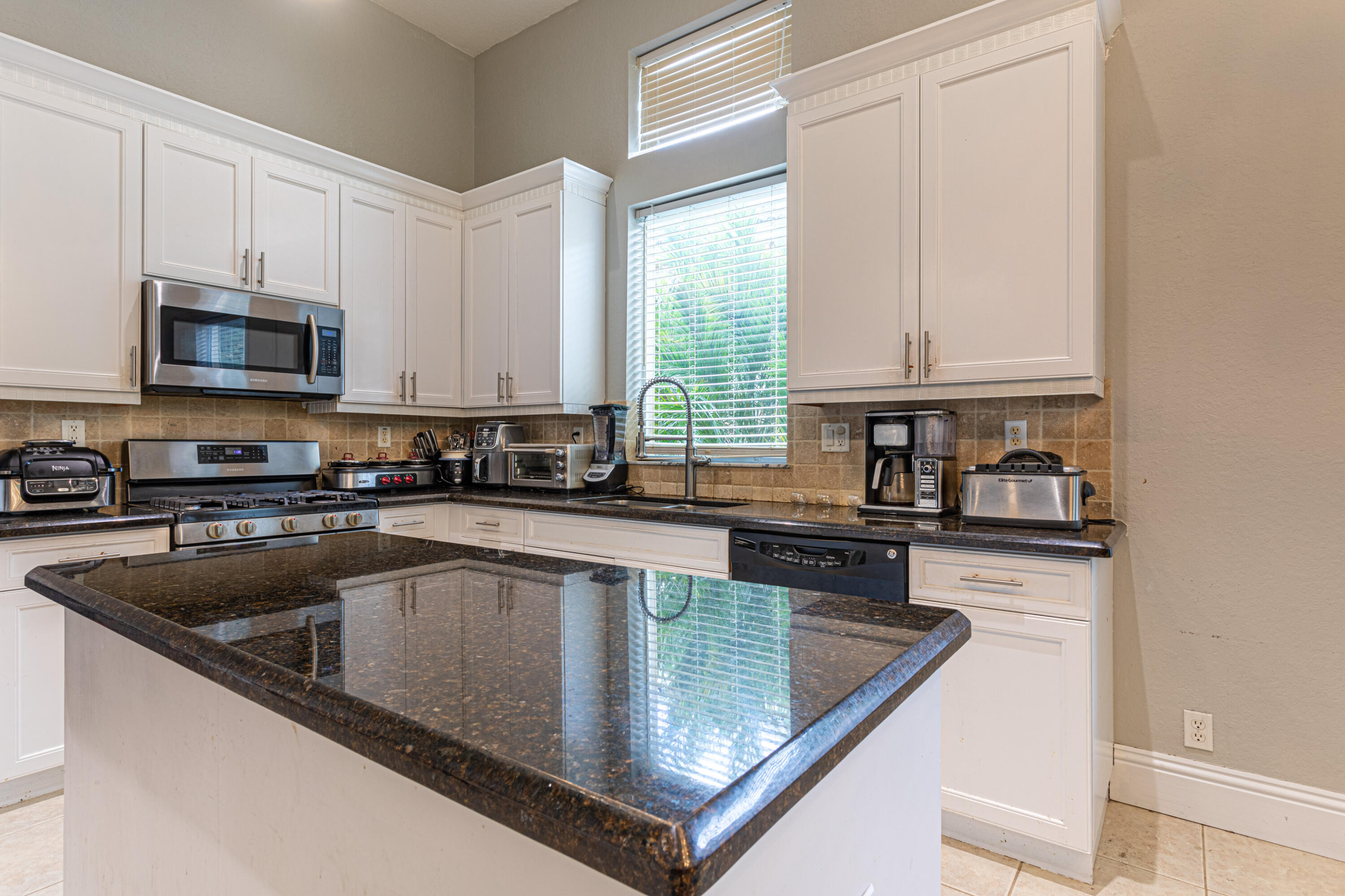 BLACK DIAMOND PH 1 - Residential