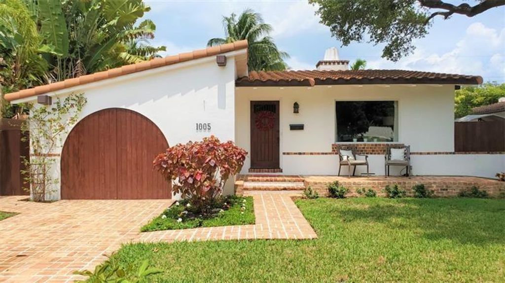 Photo of 1005 SE 7th St, Fort Lauderdale, FL 33301 (MLS # F10292073)