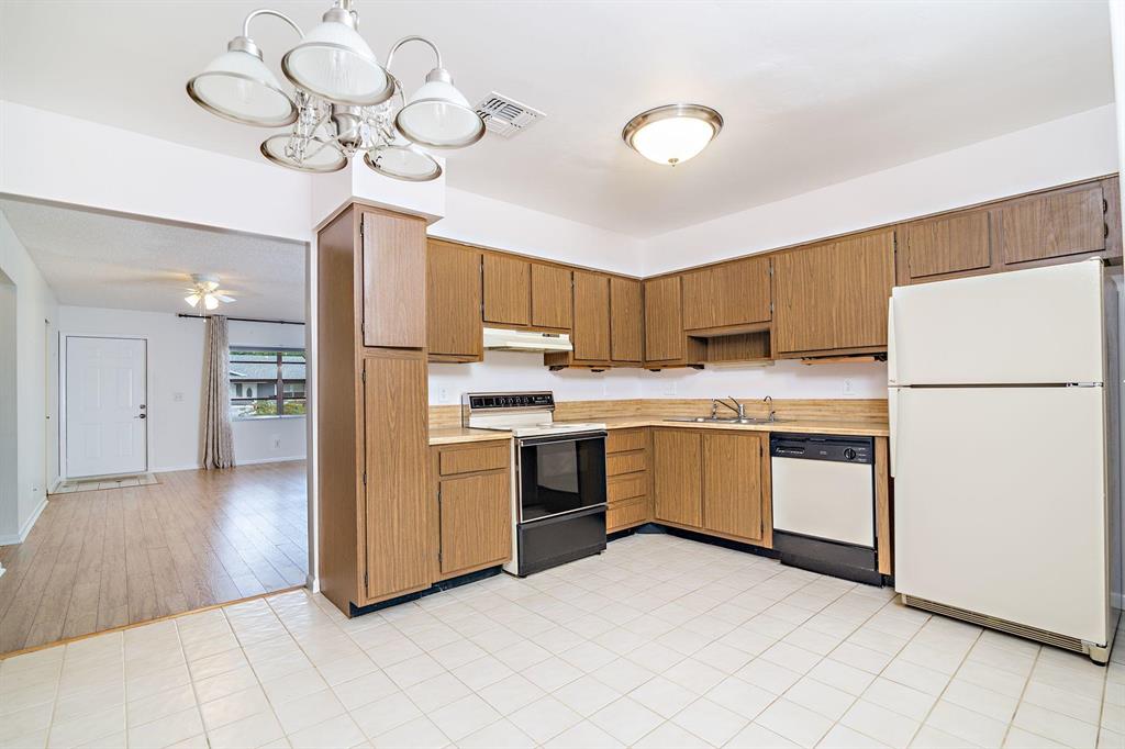 ELMWOOD EST - Residential