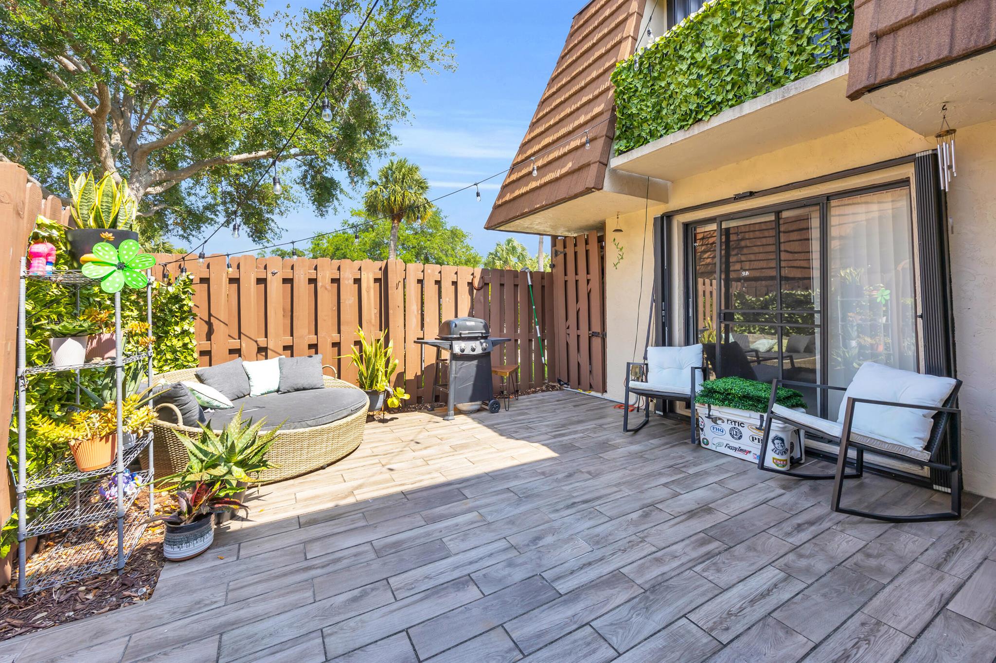 825 Center Street 49a
