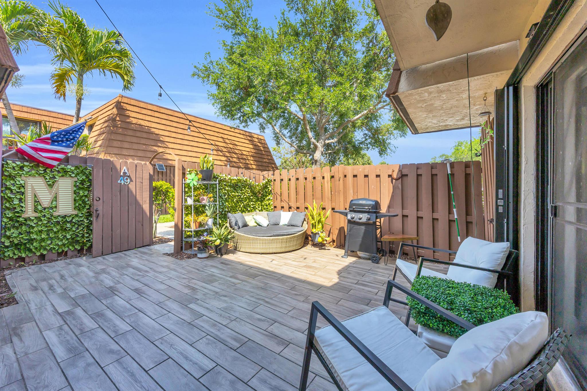 825 Center Street 49a